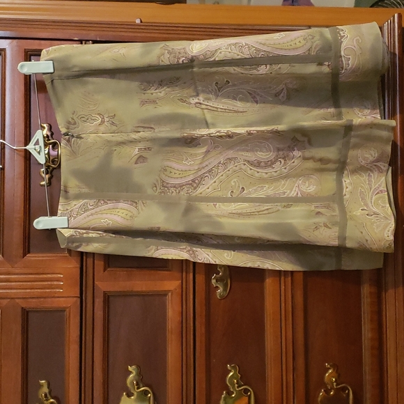 Green and pink flowing skirt - Picture 3 of 4